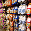 Shelves of clogs for sale (1434 besök) Shelves of clogs for sale